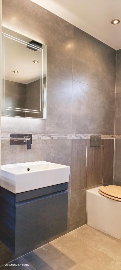 Floor Flat 5 Northwood *