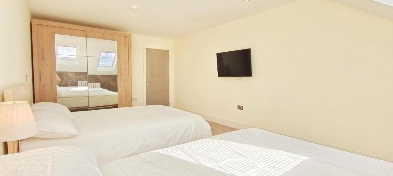 Floor Flat 5 Northwood * Northwood (Greater London)
