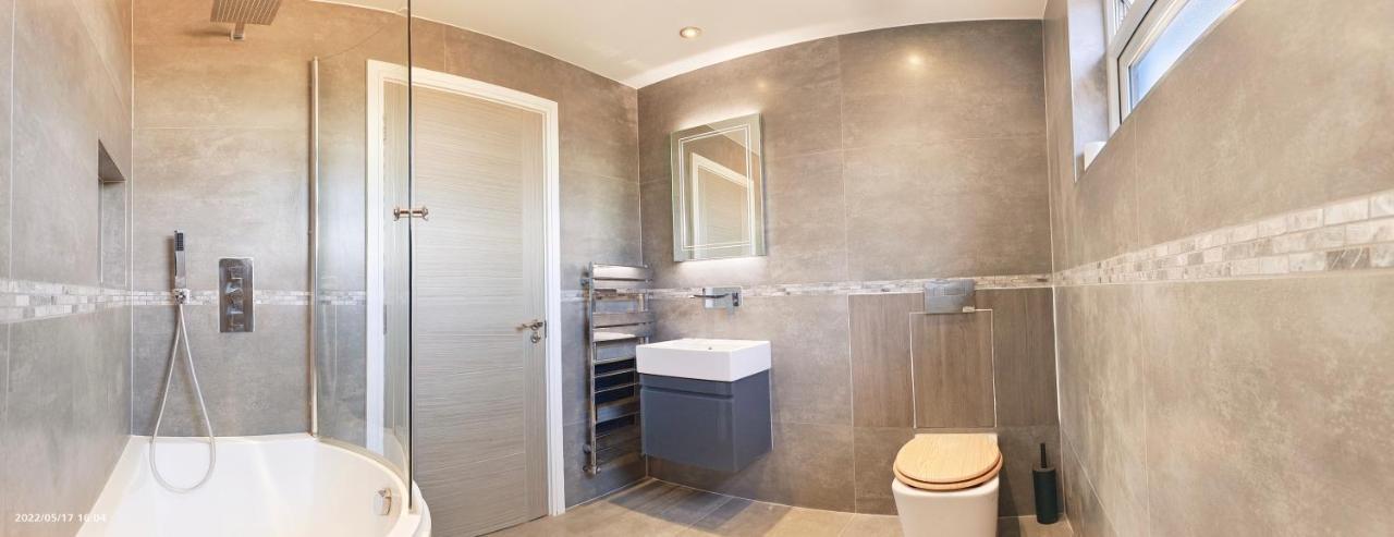 Floor Flat 5 Northwood Apartment *