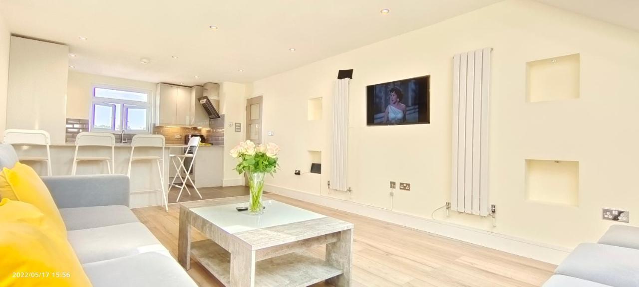 Floor Flat 5 Northwood Apartment *