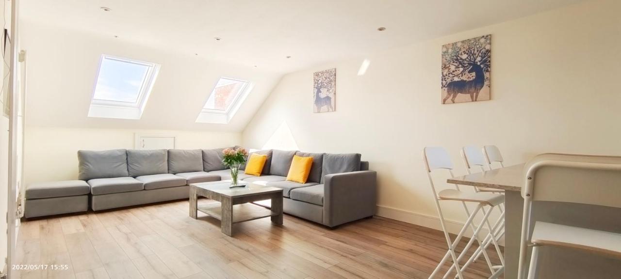Floor Flat 5 Northwood * Northwood (Greater London)