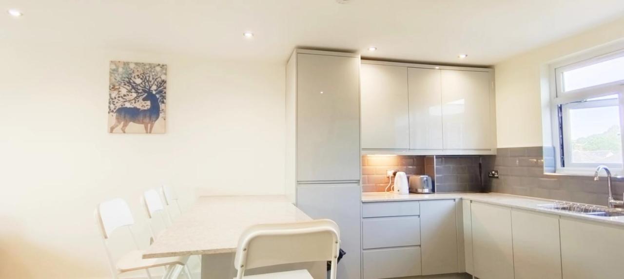Floor Flat 5 Northwood Apartment *